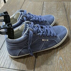 Taos Top Star Mid Top Sneakers, Women's Size 8